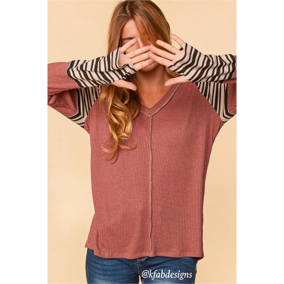 ❤️LAST! V Neck Banded Sweater Top, Color Block, Raglan with Thumb Hole! - Picture 4 of 9